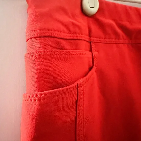 Adidas Bold Red skirt with built in shorts and pockets size Medium - Picture 2 of 9